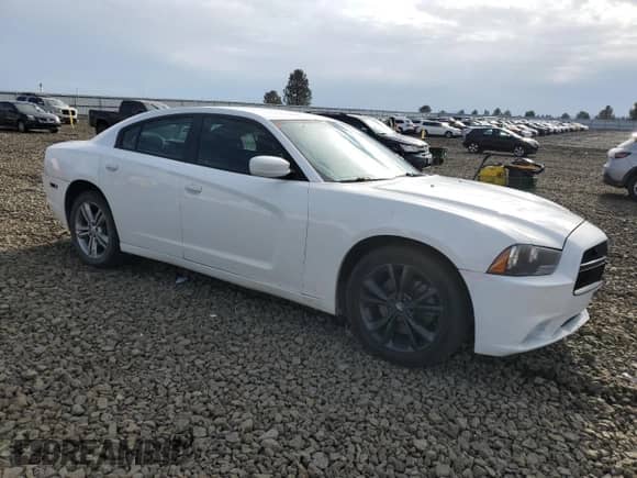 2013 Dodge Charger SXT z VIN 2C3CDXJG7DH690843, wystawiony jako Copart lot #90042875 z przebiegiem 219 795 mil mil oraz Szkoda całkowita • Salvage title. Historia ofert i sprzedaży dostępna na DreamBid. Obrazek 4.