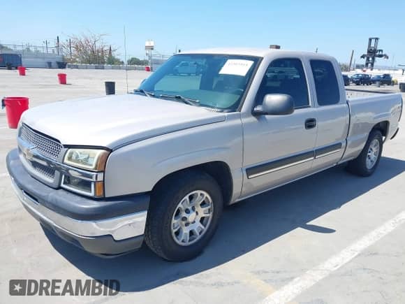 ✅ 2005 Chevrolet Silverado 1500 LS • VIN: 1GCEC19Z55Z339828 • Lot: 42303915. Wystawiony na IAAI z przebiegiem 90 509 mil mil. Skorzystaj z bezpłatnego archiwum sprzedaży aukcyjnych z USA i zobacz szczegółowy raport historii pojazdu na DreamBid. Zdjęcie 2.