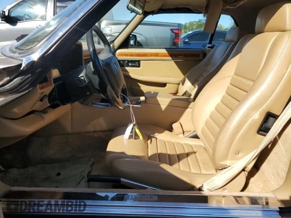 ✅ 1992 Jaguar XJS • VIN: SAJNW4841NC185735 • Лот: 81321374. Опубликован ранее на Copart с пробегом 13 920 миль. Бесплатный доступ к архиву аукционных продаж из США и подробный отчёт об истории автомобиля на DreamBid. Изображение 7.