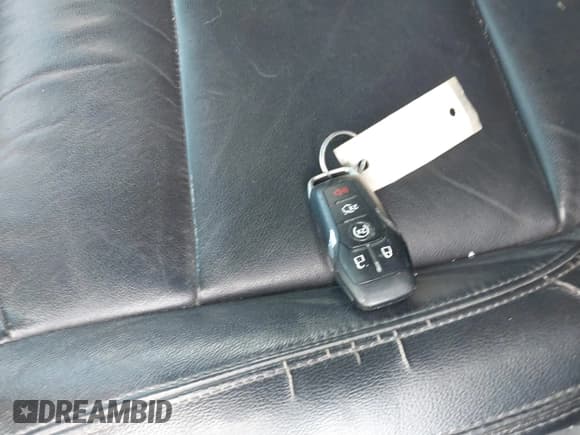 ✅ 2016 Ford Explorer XLT • VIN: 1FM5K8D84GGA63677 • Lot: 39649393. Wystawiony na IAAI z przebiegiem 118 962 mil. Bezpłatny archiwum sprzedaży aukcyjnych z USA i szczegółowy raport historii pojazdu na DreamBid. Zdjęcie 11.