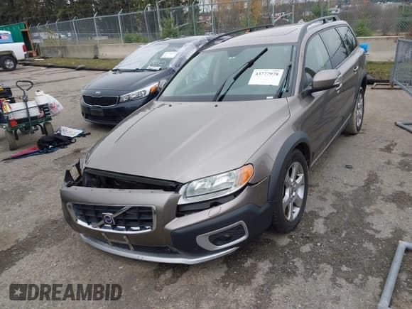 ✅ 2008 Volvo XC70 • VIN: YV4BZ982381036891 • Lot: 43777978. Listed on IAAI with 85,588 mi. Free auction sales archive from the USA and detailed vehicle history report at DreamBid. Image 17.