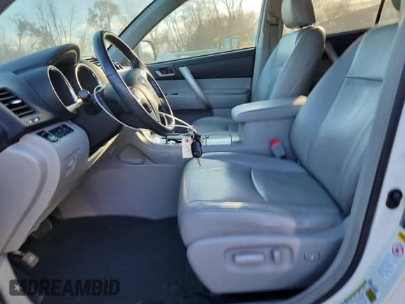 ✅ 2013 Toyota Highlander Plus • VIN: 5TDBK3EH7DS274284 • Лот: 92722845. Опубликован ранее на Copart с пробегом 206 081 миль. Бесплатный доступ к архиву аукционных продаж из США и подробный отчёт об истории автомобиля на DreamBid. Изображение 7.