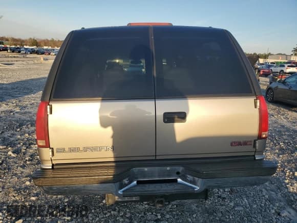 ✅ 1999 GMC Suburban • VIN: 3GKEC16R2XG501779 • Лот: 85028254. Опубликован ранее на Copart с пробегом 170 417 миль. Бесплатный доступ к архиву аукционных продаж из США и подробный отчёт об истории автомобиля на DreamBid. Изображение 6.