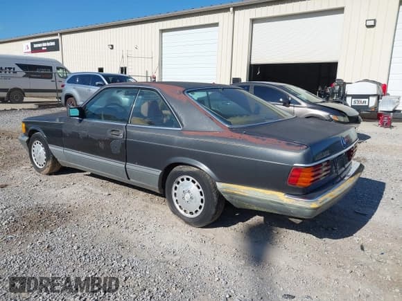 ✅ 1986 Mercedes-Benz 560 560SEC • VIN: WDBCA45D7GA200289 • Лот: 42313986. Опубликован ранее на IAAI с пробегом 203 457 миль. Бесплатный доступ к архиву аукционных продаж из США и подробный отчёт об истории автомобиля на DreamBid. Изображение 3.