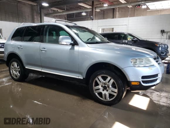 ✅ 2004 Volkswagen Touareg • VIN: WVGCM77LX4D073865 • Lot: 74313074. Listed on Copart with 186,911 mi. Free auction sales archive from the USA and detailed vehicle history report at DreamBid. Image 4.