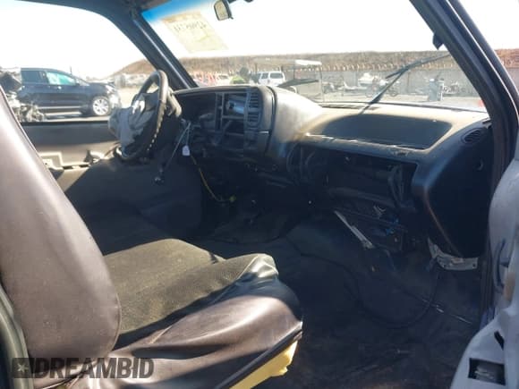 ✅ 1995 GMC Sierra 1500 • VIN: 1GTEC14H1SZ506910 • Lot: 42905731. Wystawiony na IAAI z przebiegiem 361 784 mil. Bezpłatny archiwum sprzedaży aukcyjnych z USA i szczegółowy raport historii pojazdu na DreamBid. Zdjęcie 5.