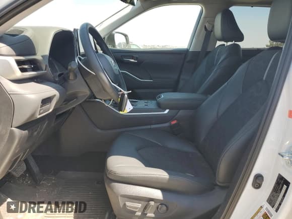 ✅ 2025 Toyota Highlander Hybrid XLE • VIN: 5TDKBRCH3SS666424 • Лот: 70220595. Опубликован ранее на Copart с пробегом 5 741 миль. Бесплатный доступ к архиву аукционных продаж из США и подробный отчёт об истории автомобиля на DreamBid. Изображение 7.