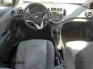 2017 Chevrolet Sonic LS z VIN 1G1JA5SH0H4171085, wystawiony jako Copart lot #52207145 z przebiegiem 26 933 mil mil oraz Szkoda całkowita • Salvage title. Historia ofert i sprzedaży dostępna na DreamBid. Obrazek 8.