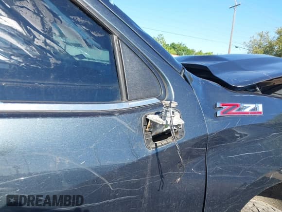 ✅ 2019 Chevrolet Silverado 1500 LT Trail Boss • VIN: 1GCPYFED2KZ152401 • Lot: 42211371. Wystawiony na IAAI z przebiegiem 106 796 mil. Bezpłatny archiwum sprzedaży aukcyjnych z USA i szczegółowy raport historii pojazdu na DreamBid. Zdjęcie 21.