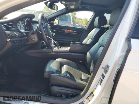 ✅ 2013 BMW 7 Series 750Li xDrive • VIN: WBAYF8C55DDE59420 • Lot: 81606795. Wystawiony na Copart z przebiegiem 125 382 mil. Bezpłatny archiwum sprzedaży aukcyjnych z USA i szczegółowy raport historii pojazdu na DreamBid. Zdjęcie 7.