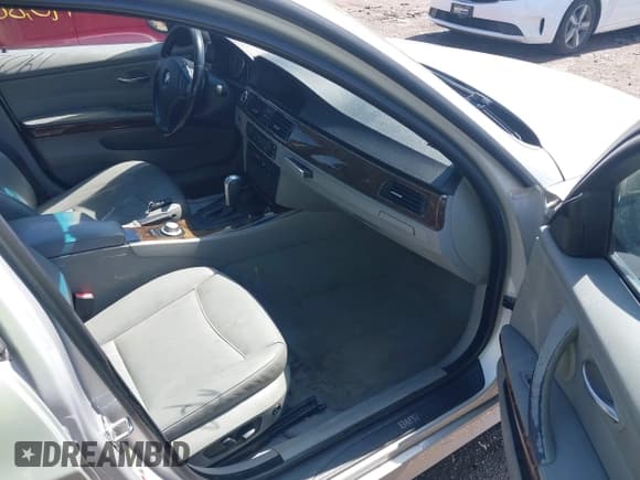 ✅ 2006 BMW 3 Series 325i • VIN: WBAVB13556PT00062 • Lot: 41912808. Listed on IAAI with 190,885 mi. Free auction sales archive from the USA and detailed vehicle history report at DreamBid. Image 5.