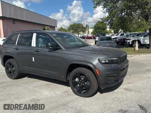✅ 2023 Jeep Grand Cherokee • VIN: 1C4RJHJG1P8723897 • Lot: 67526405. Listed on Copart with 8 mi. Free auction sales archive from the USA and detailed vehicle history report at DreamBid. Image 1.