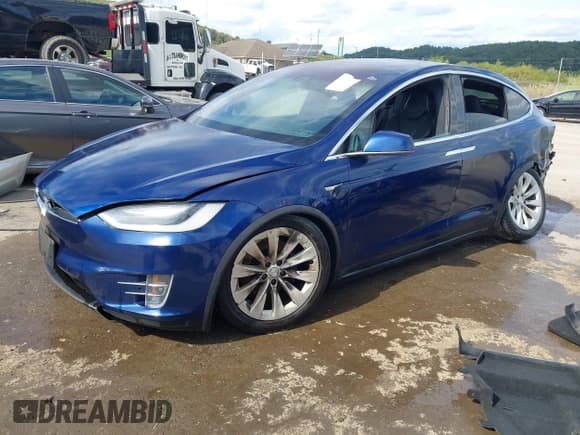 ✅ 2018 Tesla Model X 75D • VIN: 5YJXCDE20JF103722 • Лот: 43091191. Опубликован ранее на IAAI с пробегом 129 510 миль. Бесплатный доступ к архиву аукционных продаж из США и подробный отчёт об истории автомобиля на DreamBid. Изображение 2.