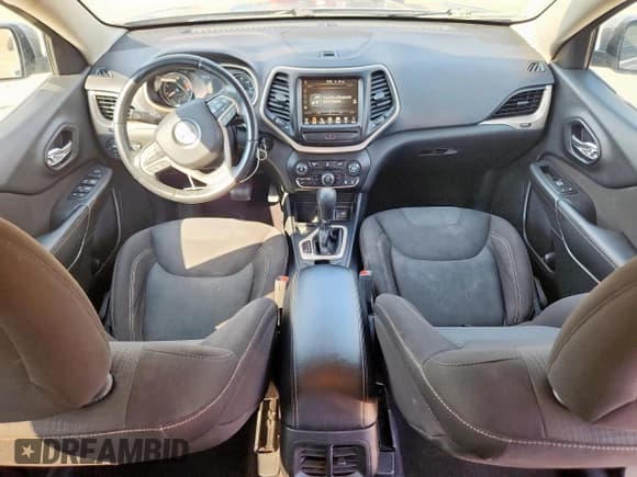 ✅ 2017 Jeep Cherokee Latitude • VIN: 1C4PJLCB2HW534927 • Lot: 80458675. Listed on Copart with 176,774 mi. Free auction sales archive from the USA and detailed vehicle history report at DreamBid. Image 8.