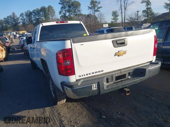 ✅ 2007 Chevrolet Silverado 2500HD 1LT • VIN: 1GCHC23K97F566426 • Lot: 43831242. Wystawiony na IAAI z przebiegiem 249 118 mil. Bezpłatny archiwum sprzedaży aukcyjnych z USA i szczegółowy raport historii pojazdu na DreamBid. Zdjęcie 3.
