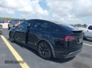 ✅ 2022 Tesla Model X • VIN: 7SAXCDE56NF339696 • Lot: 42481643. Wystawiony na IAAI z przebiegiem 25 934 mil. Bezpłatny archiwum sprzedaży aukcyjnych z USA i szczegółowy raport historii pojazdu na DreamBid. Zdjęcie 3.