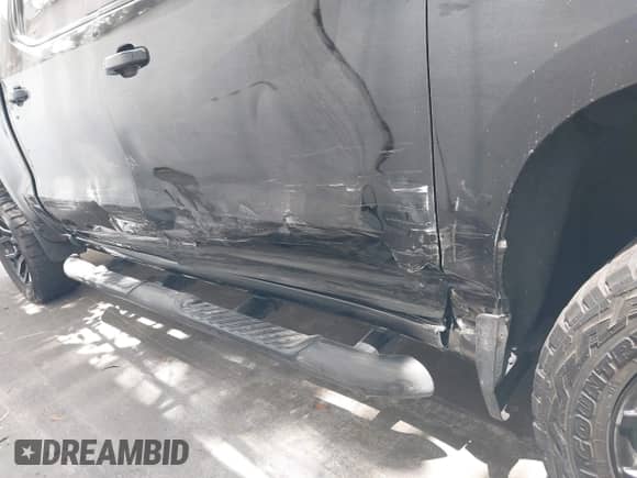 2022 Chevrolet Silverado 1500 LT z VIN 1GCPWCEDXNZ201109, wystawiony jako IAAI lot #42783919 z przebiegiem 46 769 mil mil oraz . Historia ofert i sprzedaży dostępna na DreamBid. Obrazek 12.