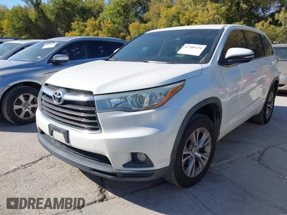 ✅ 2015 Toyota Highlander LE Plus • VIN: 5TDZKRFH4FS058248 • Lot: 43700334. Listed on IAAI with 166,769 mi. Free auction sales archive from the USA and detailed vehicle history report at DreamBid. Image 2.