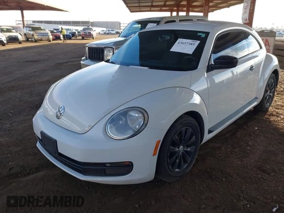 ✅ 2014 Volkswagen Beetle Entry • VIN: 3VWF17ATXEM647659 • Lot: 43657385. Wystawiony na IAAI z przebiegiem 120 879 mil. Bezpłatny archiwum sprzedaży aukcyjnych z USA i szczegółowy raport historii pojazdu na DreamBid. Zdjęcie 6.