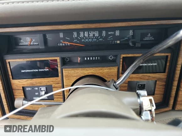 ✅ 1985 Cadillac Eldorado • VIN: 1G6EL5788FE655155 • Lot: 73223134. Wystawiony na Copart z przebiegiem 68 676 mil. Bezpłatny archiwum sprzedaży aukcyjnych z USA i szczegółowy raport historii pojazdu na DreamBid. Zdjęcie 9.