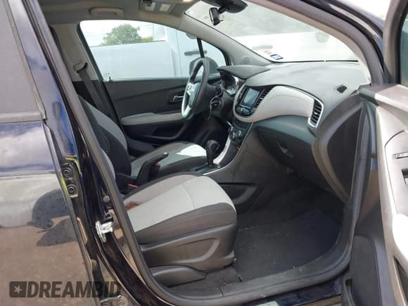 ✅ 2022 Chevrolet Trax LS • VIN: KL7CJKSM6NB527586 • Lot: 42567956. Listed on IAAI with 46,788 mi. Free auction sales archive from the USA and detailed vehicle history report at DreamBid. Image 5.