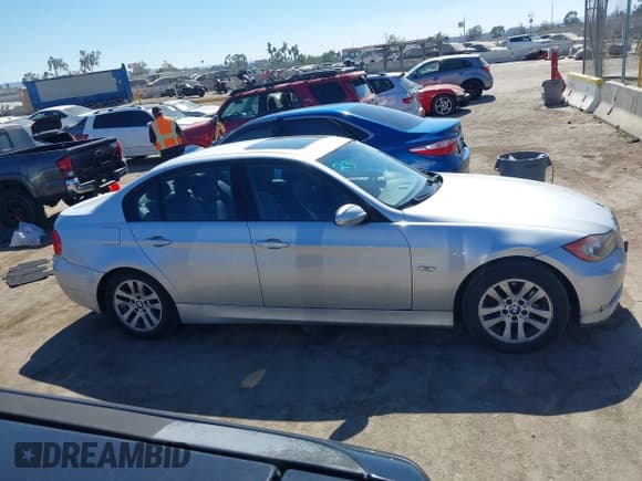 ✅ 2007 BMW 3 Series 328i • VIN: WBAVC53537FZ80538 • Lot: 42675956. Listed on IAAI with 235,056 mi. Free auction sales archive from the USA and detailed vehicle history report at DreamBid. Image 13.