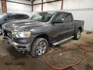 ✅ 2021 Ram 1500 Big Horn • VIN: 1C6SRFFT3MN771040 • Лот: 85392905. Опубликован ранее на Copart с пробегом Не указан. Бесплатный доступ к архиву аукционных продаж из США и подробный отчёт об истории автомобиля на DreamBid. Изображение 1.