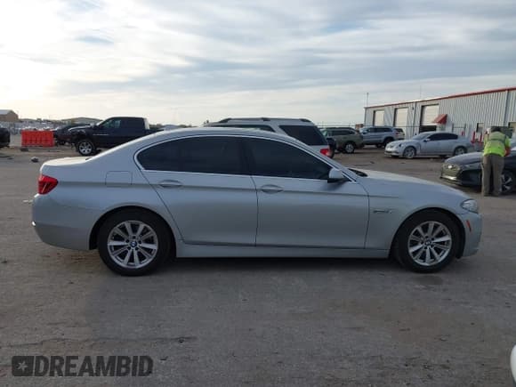✅ 2015 BMW 5 Series 528i • VIN: WBA5A5C53FD519310 • Лот: 43633767. Опубликован ранее на IAAI с пробегом 178 928 миль. Бесплатный доступ к архиву аукционных продаж из США и подробный отчёт об истории автомобиля на DreamBid. Изображение 13.
