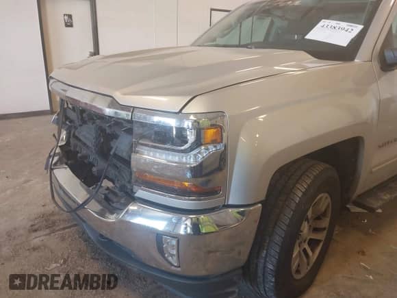 2018 Chevrolet Silverado 1500 LT z VIN 1GCVKREC6JZ298381, wystawiony jako IAAI lot #43383942 z przebiegiem 101 454 mil mil oraz . Historia ofert i sprzedaży dostępna na DreamBid. Obrazek 6.