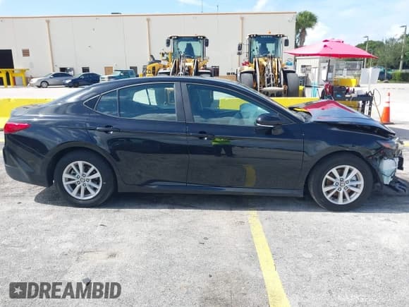 ✅ 2025 Toyota Camry XSE • VIN: 4T1DAACK8SU526661 • Lot: 42739927. Wystawiony na IAAI z przebiegiem 21 859 mil. Bezpłatny archiwum sprzedaży aukcyjnych z USA i szczegółowy raport historii pojazdu na DreamBid. Zdjęcie 14.