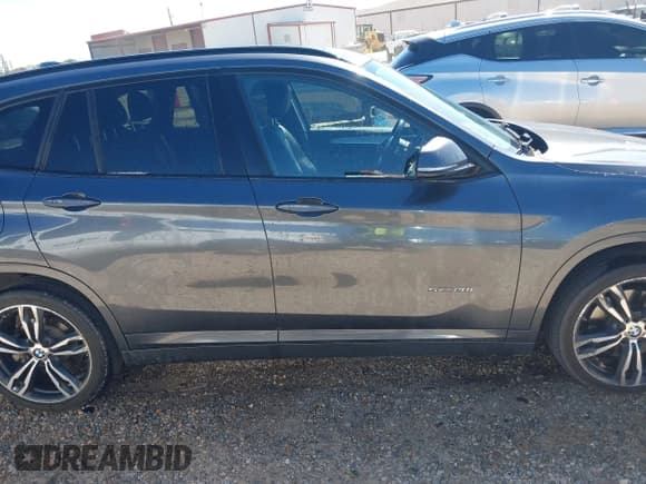 ✅ 2018 BMW X1 sDrive28i • VIN: WBXHU7C33J5H38892 • Лот: 43510586. Опубликован ранее на IAAI с пробегом 186 277 миль. Бесплатный доступ к архиву аукционных продаж из США и подробный отчёт об истории автомобиля на DreamBid. Изображение 13.