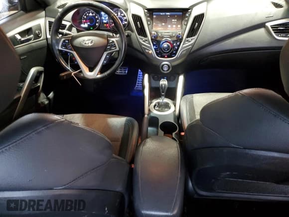 ✅ 2016 Hyundai Veloster • VIN: KMHTC6AD5GU282658 • Lot: 72620764. Wystawiony na Copart z przebiegiem 134 833 mil. Bezpłatny archiwum sprzedaży aukcyjnych z USA i szczegółowy raport historii pojazdu na DreamBid. Zdjęcie 8.