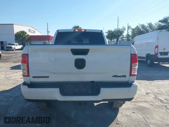 ✅ 2023 Ram 2500 Big Horn • VIN: 3C6UR5DL5PG613267 • Лот: 43606477. Опубликован ранее на IAAI с пробегом 24 345 миль. Бесплатный доступ к архиву аукционных продаж из США и подробный отчёт об истории автомобиля на DreamBid. Изображение 16.