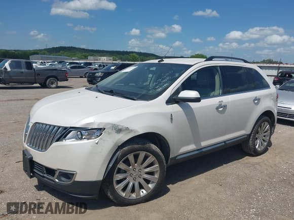 ✅ 2011 Lincoln MKX • VIN: 2LMDJ6JK7BBJ19053 • Lot: 42561653. Listed on IAAI with 129,698 mi. Free auction sales archive from the USA and detailed vehicle history report at DreamBid. Image 2.