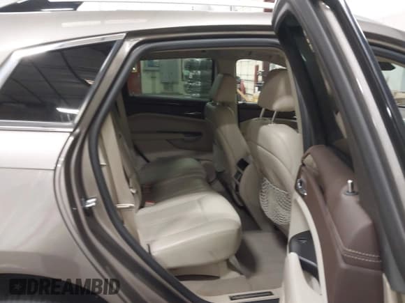 ✅ 2012 Cadillac SRX Luxury Collection • VIN: 3GYFNDE31CS601642 • Lot: 42311812. Wystawiony na IAAI z przebiegiem 83 068 mil. Bezpłatny archiwum sprzedaży aukcyjnych z USA i szczegółowy raport historii pojazdu na DreamBid. Zdjęcie 8.