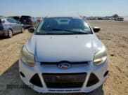 ✅ 2014 Ford Focus S • VIN: 1FADP3E25EL410264 • Lot: 81947775. Wystawiony na Copart z przebiegiem 111 925 mil. Bezpłatny archiwum sprzedaży aukcyjnych z USA i szczegółowy raport historii pojazdu na DreamBid. Zdjęcie 5.