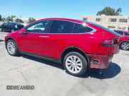 ✅ 2019 Tesla Model X 75D • VIN: 5YJXCAE27KF207351 • Lot: 42704039. Wystawiony na IAAI z przebiegiem 71 290 mil. Bezpłatny archiwum sprzedaży aukcyjnych z USA i szczegółowy raport historii pojazdu na DreamBid. Zdjęcie 3.