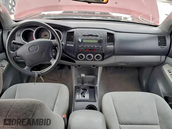 ✅ 2008 Toyota Tacoma PreRunner • VIN: 3TMJU62NX8M068402 • Lot: 95422985. Wystawiony na Copart z przebiegiem 89 912 mil. Bezpłatny archiwum sprzedaży aukcyjnych z USA i szczegółowy raport historii pojazdu na DreamBid. Zdjęcie 8.