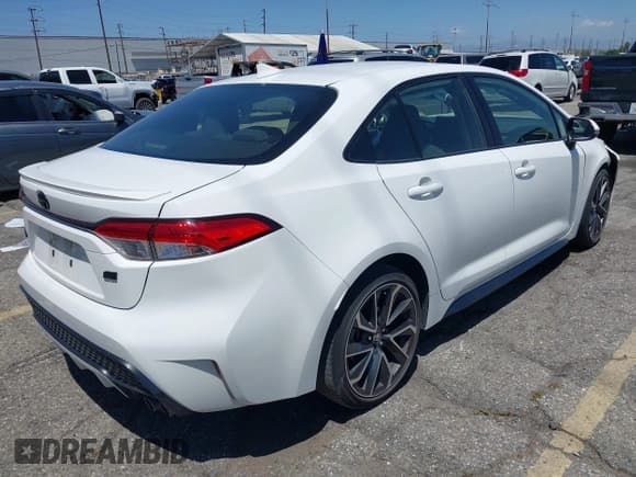 ✅ 2020 Toyota Corolla SE • VIN: JTDM4RCE9LJ045406 • Lot: 42260636. Listed on IAAI with 57,085 mi. Free auction sales archive from the USA and detailed vehicle history report at DreamBid. Image 4.