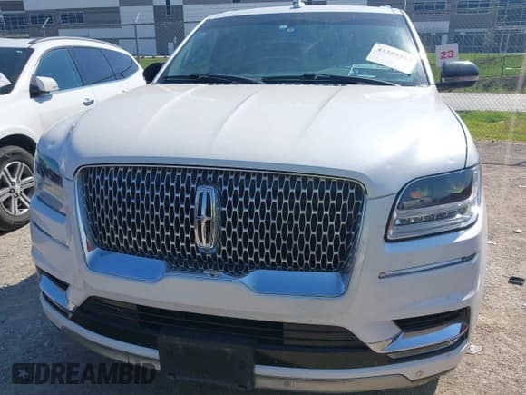 ✅ 2019 Lincoln Navigator Select • VIN: 5LMJJ3HT8KEL14611 • Lot: 43359323. Wystawiony na IAAI z przebiegiem 129 601 mil. Bezpłatny archiwum sprzedaży aukcyjnych z USA i szczegółowy raport historii pojazdu na DreamBid. Zdjęcie 12.
