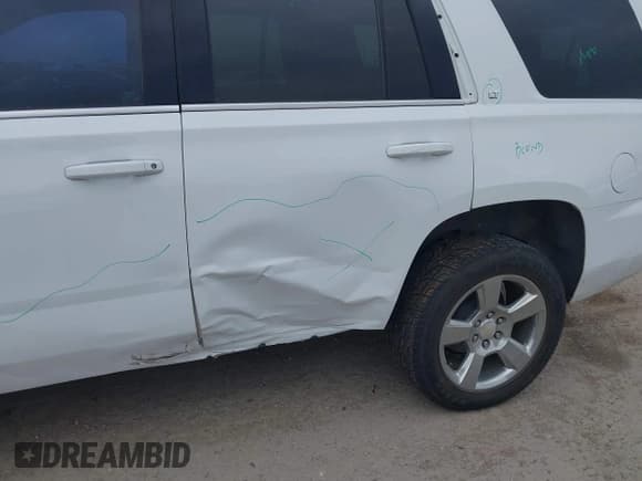 ✅ 2020 Chevrolet Tahoe LT • VIN: 1GNSCBKC4LR140921 • Lot: 42257562. Wystawiony na IAAI z przebiegiem 62 161 mil. Bezpłatny archiwum sprzedaży aukcyjnych z USA i szczegółowy raport historii pojazdu na DreamBid. Zdjęcie 6.
