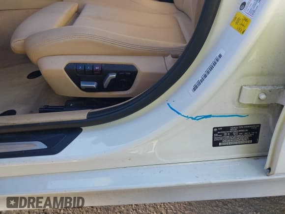 ✅ 2016 BMW 3 Series 328i • VIN: WBA8E9G55GNT82921 • Lot: 43791702. Wystawiony na IAAI z przebiegiem 121 914 mil. Bezpłatny archiwum sprzedaży aukcyjnych z USA i szczegółowy raport historii pojazdu na DreamBid. Zdjęcie 6.