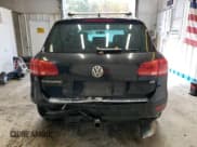 ✅ 2012 Volkswagen Touareg Lux • VIN: WVGEF9BP6CD005702 • Lot: 87446245. Wystawiony na Copart z przebiegiem 140 483 mil. Bezpłatny archiwum sprzedaży aukcyjnych z USA i szczegółowy raport historii pojazdu na DreamBid. Zdjęcie 6.