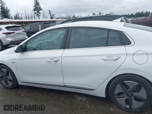 ✅ 2020 Hyundai Ioniq Limited • VIN: KMHC05LC5LU240296 • Lot: 41828416. Wystawiony na IAAI z przebiegiem 71 276 mil. Bezpłatny archiwum sprzedaży aukcyjnych z USA i szczegółowy raport historii pojazdu na DreamBid. Zdjęcie 14.