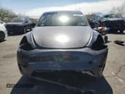 ✅ 2025 Tesla Model Y Long Range • VIN: 7SAYGDED2SF266130 • Lot: 80688045. Wystawiony na Copart z przebiegiem 7 556 mil. Bezpłatny archiwum sprzedaży aukcyjnych z USA i szczegółowy raport historii pojazdu na DreamBid. Zdjęcie 5.