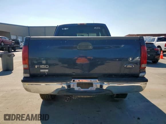 ✅ 2002 Ford F-250 XL • VIN: 1FTNW21F22EB77383 • Lot: 85870335. Wystawiony na Copart z przebiegiem Nie podano. Bezpłatny archiwum sprzedaży aukcyjnych z USA i szczegółowy raport historii pojazdu na DreamBid. Zdjęcie 6.