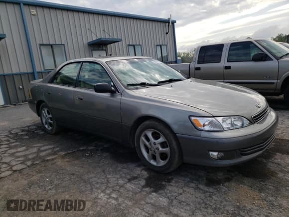✅ 2000 Lexus ES 300 • VIN: JT8BF28G8Y0287764 • Lot: 58699365. Listed on Copart with 216,164 mi. Free auction sales archive from the USA and detailed vehicle history report at DreamBid. Image 4.