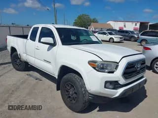 ✅ 2017 Toyota Tacoma SR5 • VIN: 5TFSZ5AN7HX077165 • Lot: 41836549. Wystawiony na IAAI z przebiegiem 65 707 mil. Bezpłatny archiwum sprzedaży aukcyjnych z USA i szczegółowy raport historii pojazdu na DreamBid. Zdjęcie 1.