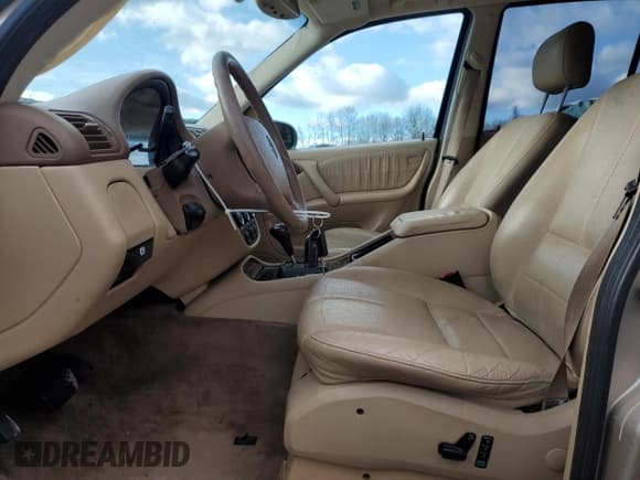 ✅ 2003 Mercedes-Benz M 500 • VIN: 4JGAB75E33A408000 • Lot: 47218385. Wystawiony na Copart z przebiegiem 192 596 mil. Bezpłatny archiwum sprzedaży aukcyjnych z USA i szczegółowy raport historii pojazdu na DreamBid. Zdjęcie 7.