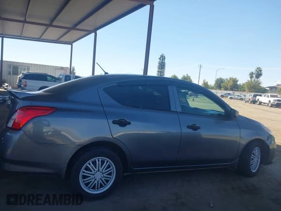 ✅ 2019 Nissan Versa SV • VIN: 3N1CN7AP0KL831252 • Лот: 42917127. Опубликован ранее на IAAI с пробегом 145 424 миль. Бесплатный доступ к архиву аукционных продаж из США и подробный отчёт об истории автомобиля на DreamBid. Изображение 13.
